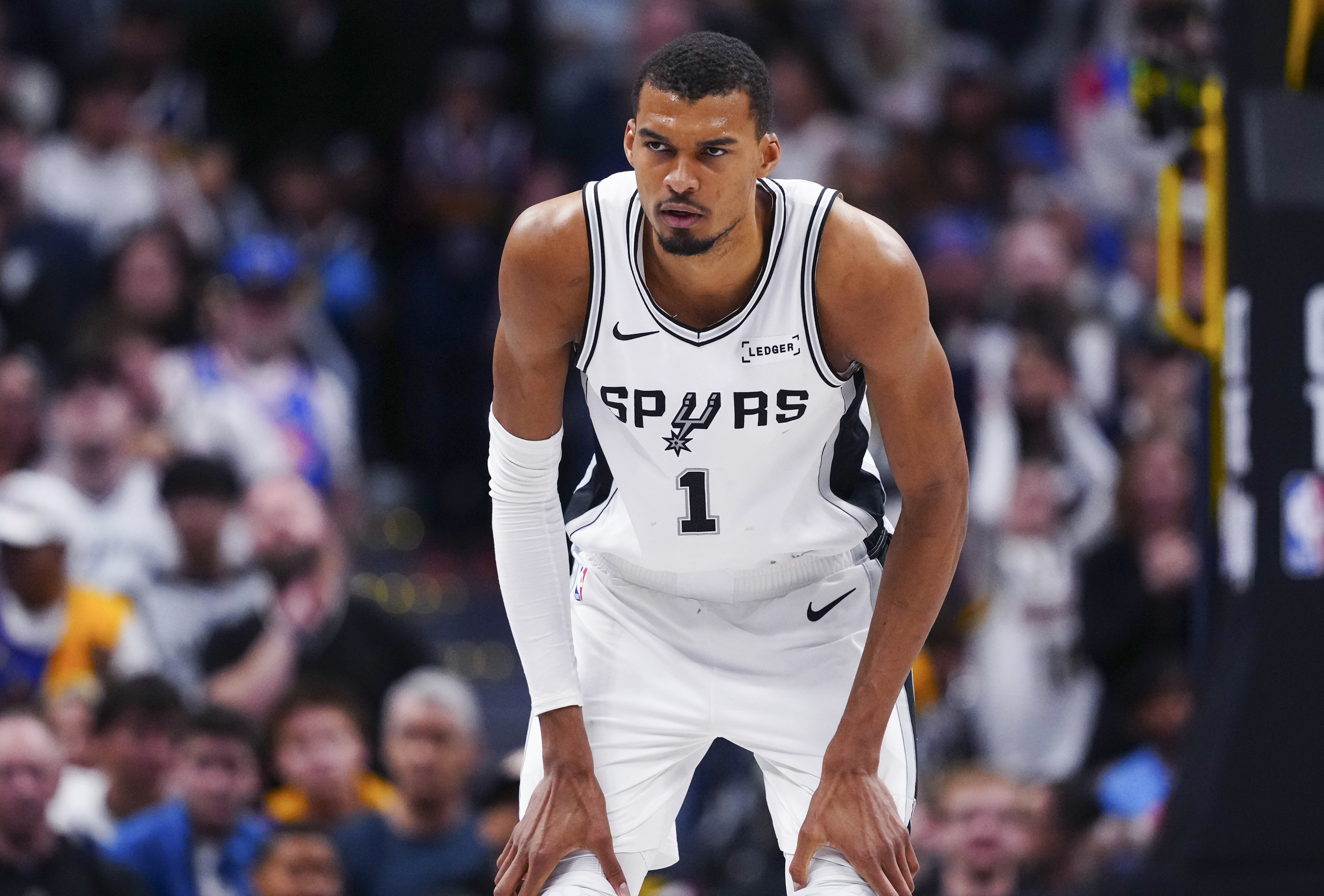 世界杯官网入口-评奖资格无忧！Shams：马刺有信心文班最后三场至少出战一场！